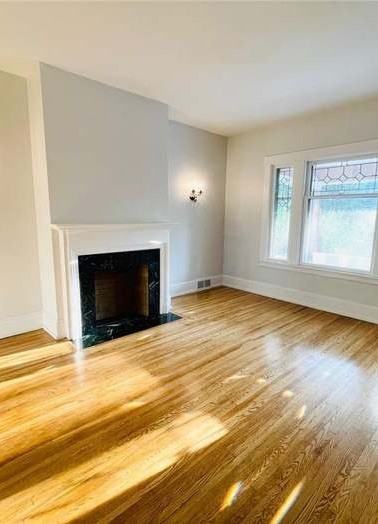 21 Sterling Ave #LOWER