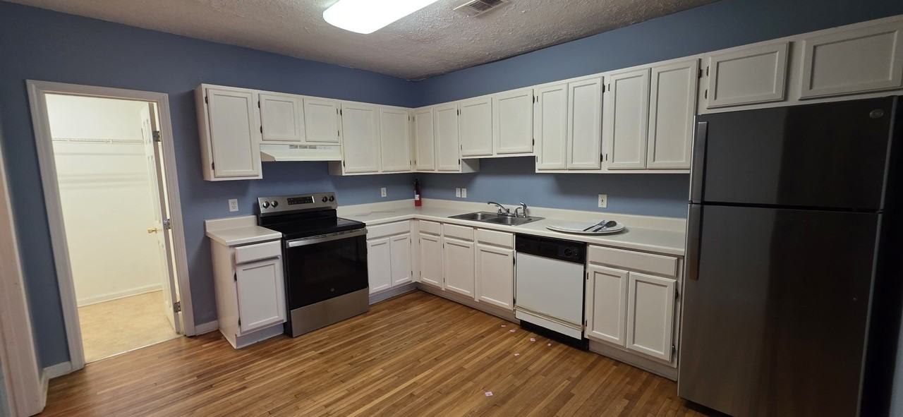 2642 E 3rd St - Photo 4 of 8
