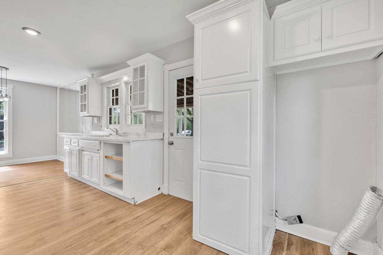 3027 Cora Ave - Photo 2 of 27
