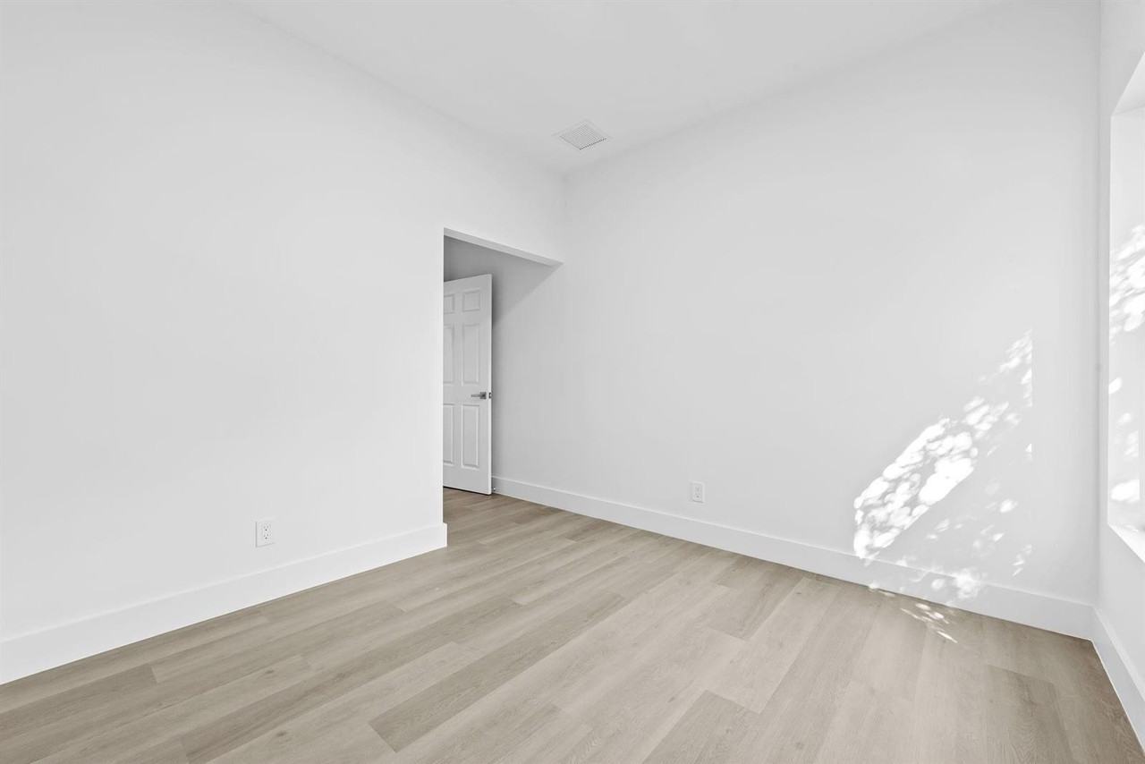 2810 Nw 7th St - Photo 5 of 26