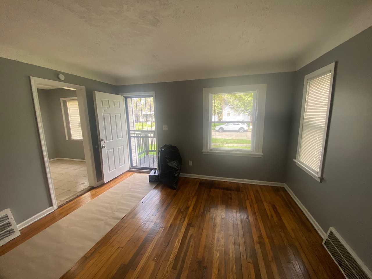 8850 Rosemont Ave - Photo 3 of 12