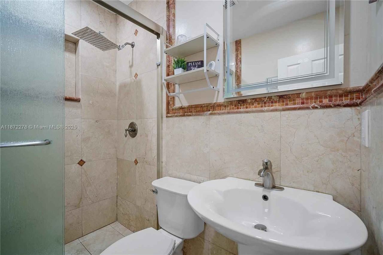 951 Nw 148th St - Photo 5 of 35