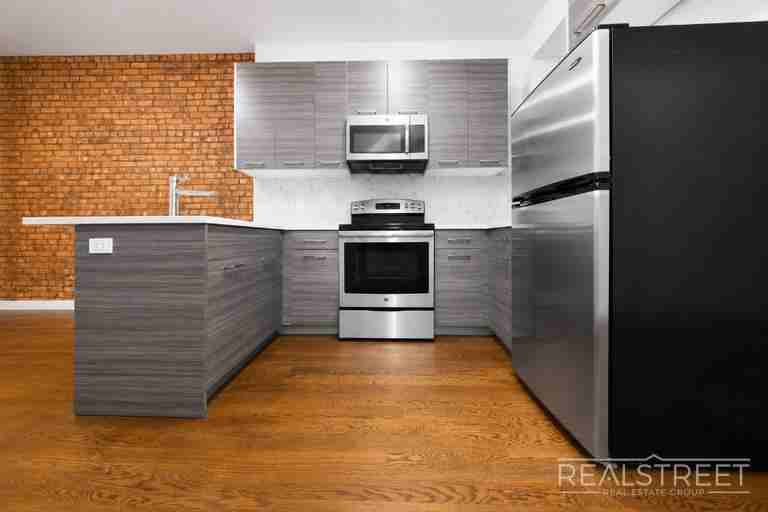 890 Jefferson Ave #1L - Photo 2 of 10