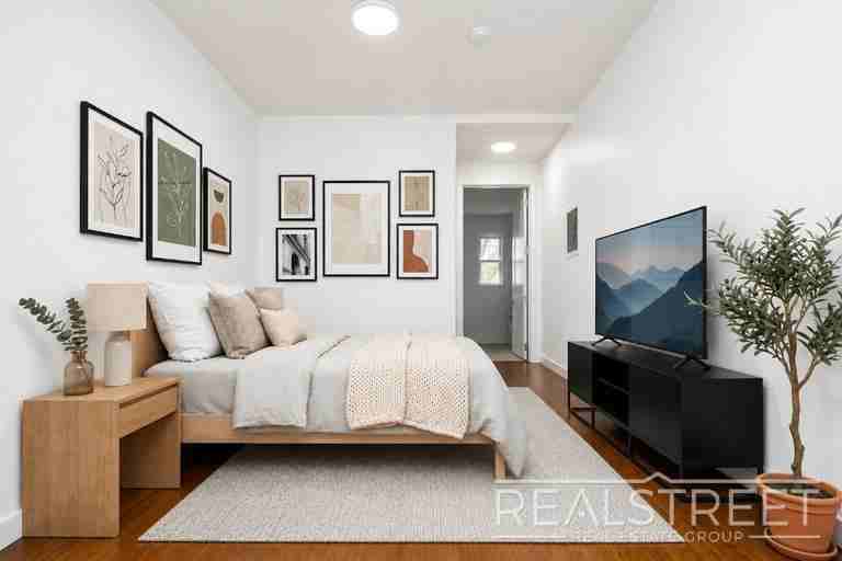 890 Jefferson Ave #1L - Photo 4 of 10