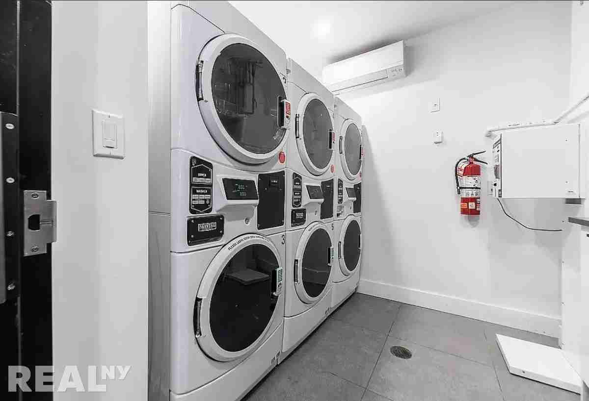 Nostrand Ave #4C - Photo 6 of 8