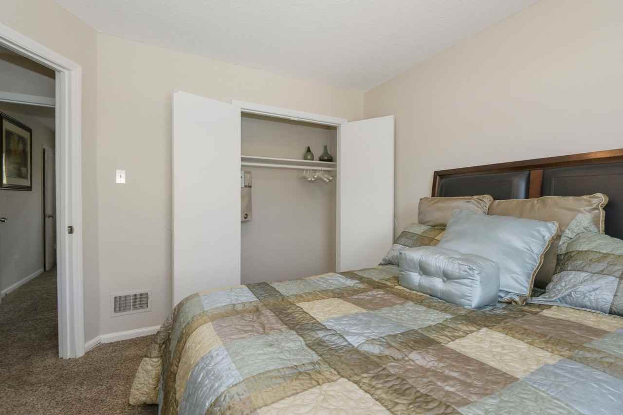 Sharon Pines - Photo 5 of 45