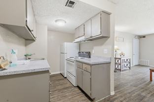 Woodland HIlls Apartments - Photo 1 of 1