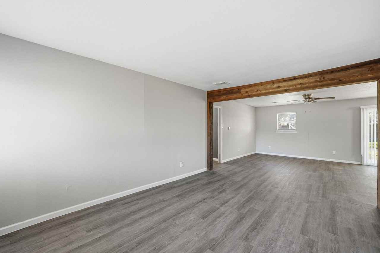 2721 Ash Park Dr - Photo 4 of 35