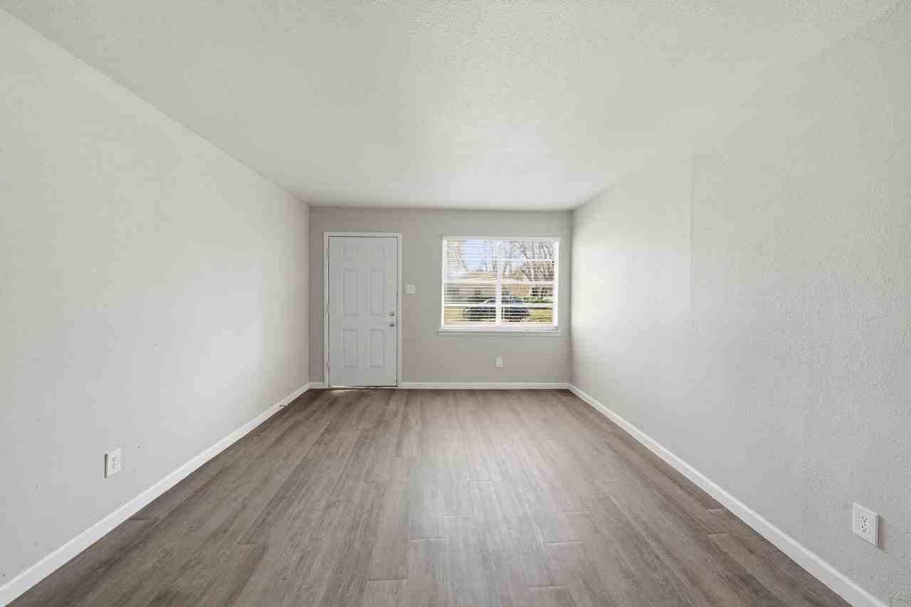 2721 Ash Park Dr - Photo 6 of 35