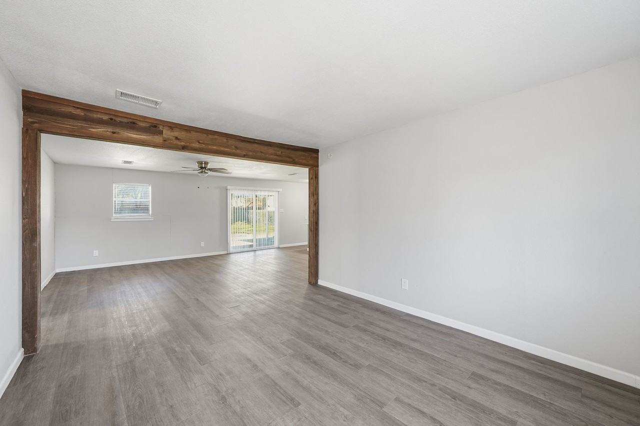 2721 Ash Park Dr - Photo 5 of 35