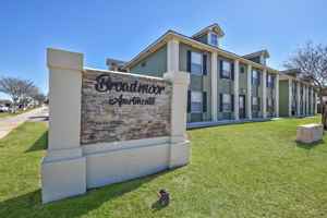 featured image of 1510 Broadmoor Dr