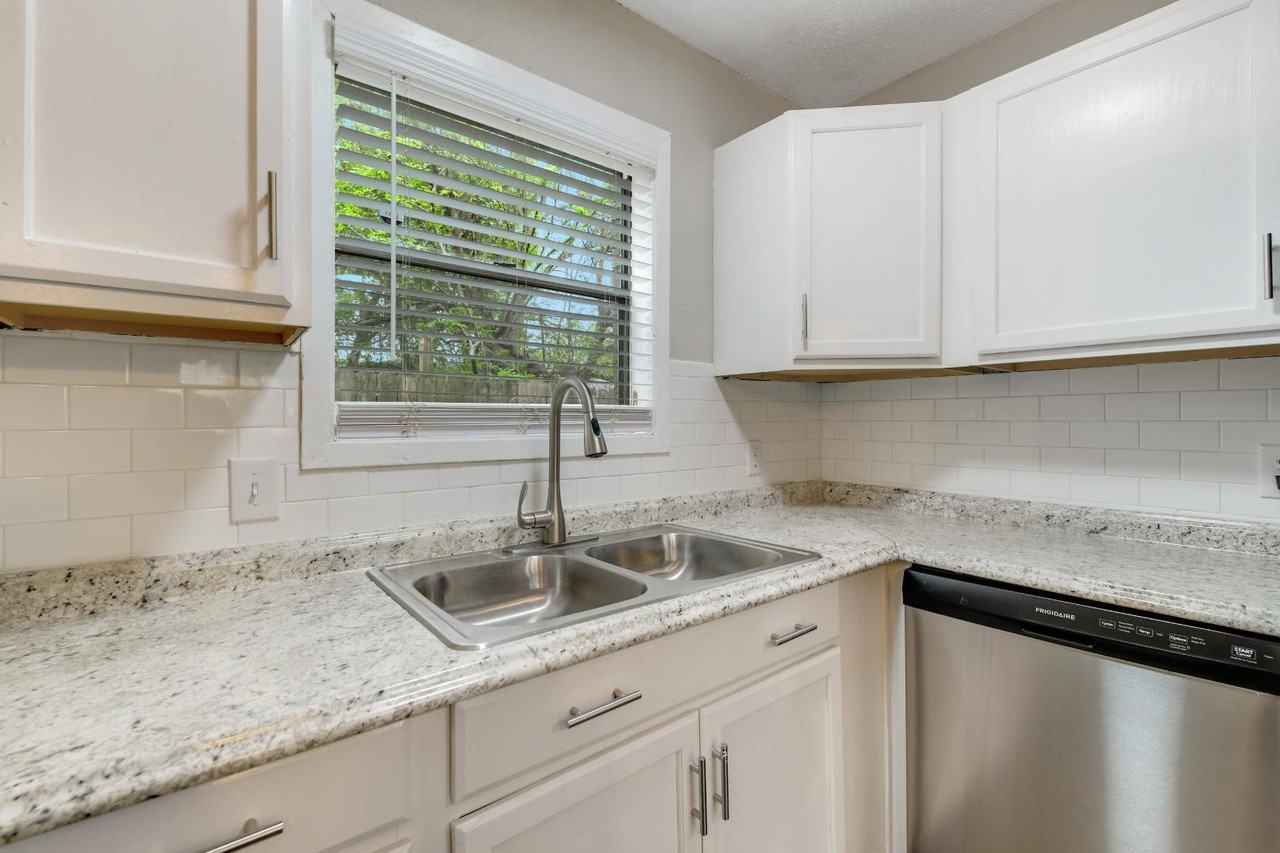 1510 Broadmoor Drive - Photo 6 of 10