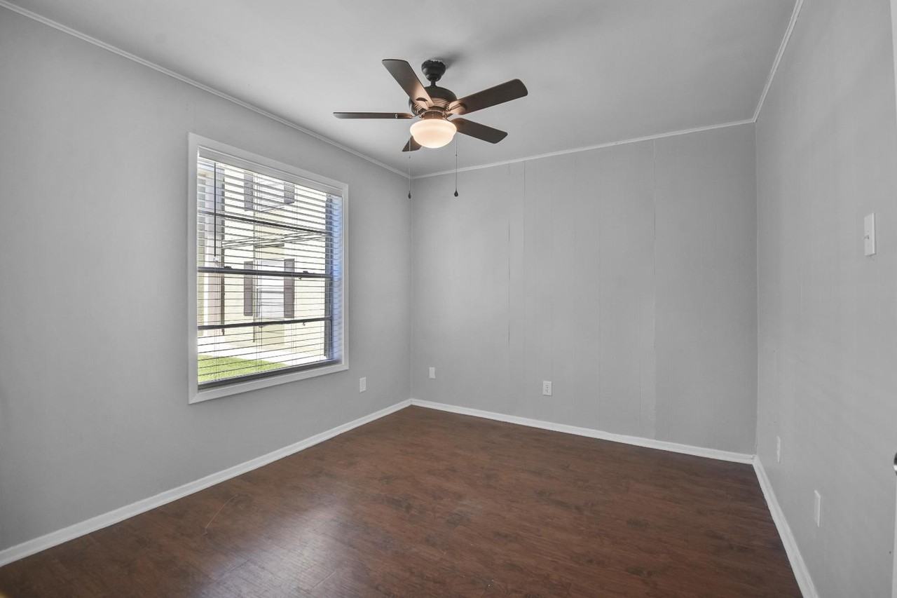 1511 Broadmoor Drive - Photo 3 of 7