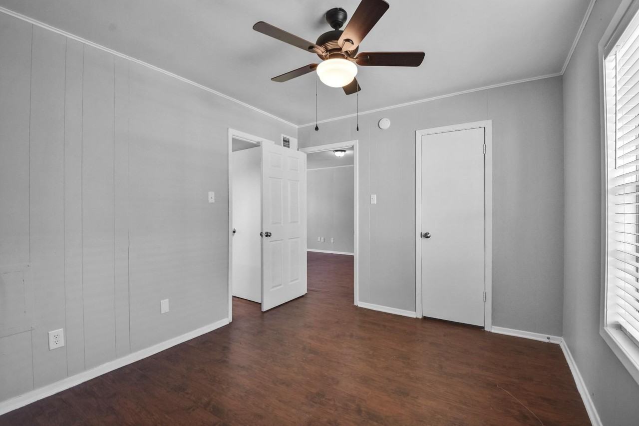 1511 Broadmoor Drive - Photo 4 of 7