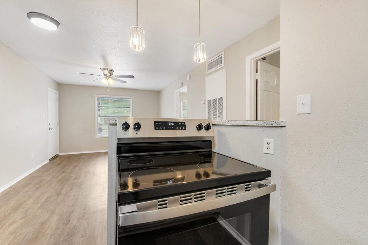 1516 Broadmoor Drive - Photo 5 of 10
