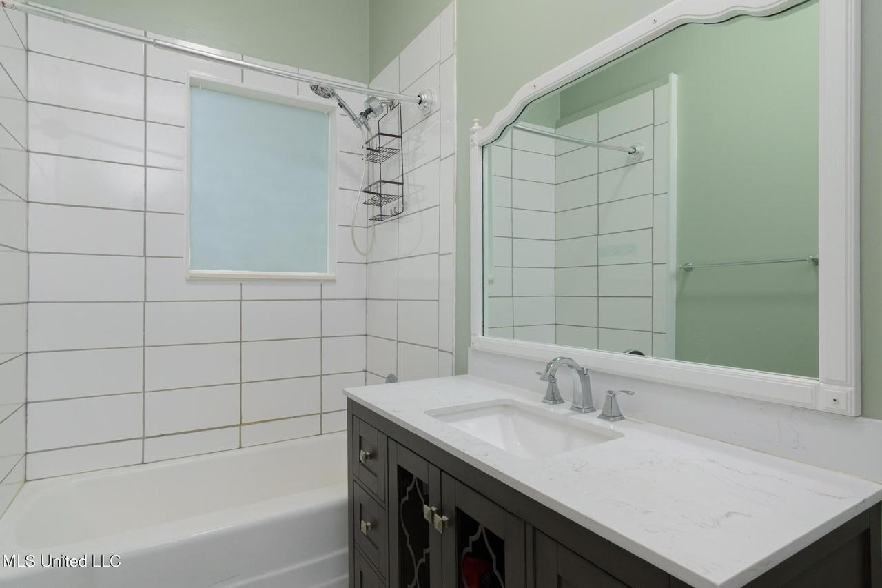 400 N 37th Ave - Photo 2 of 6
