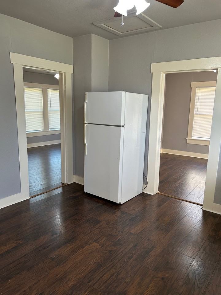201 E Kingsbury St #201 - Photo 3 of 12