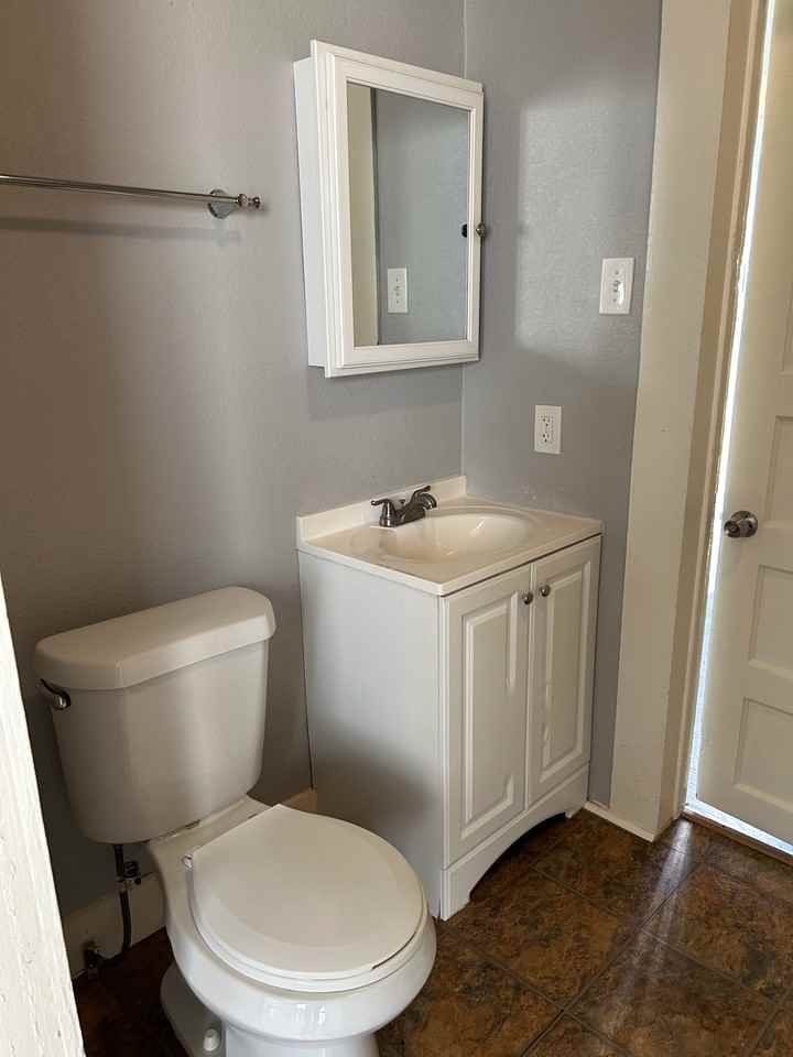 201 E Kingsbury St #201 - Photo 6 of 12