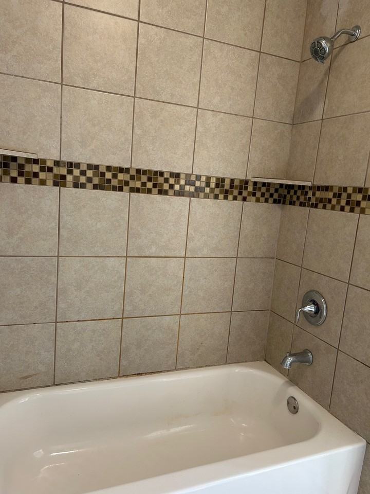201 E Kingsbury St #201 - Photo 7 of 12