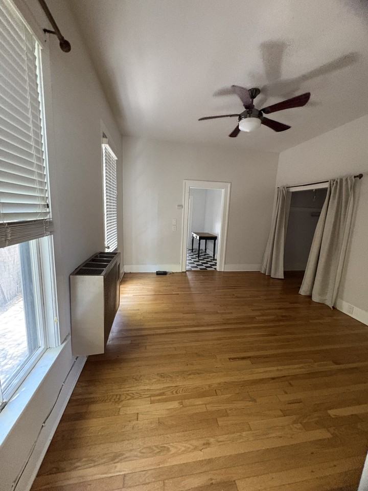 1026 Bath St #B - Photo 3 of 10