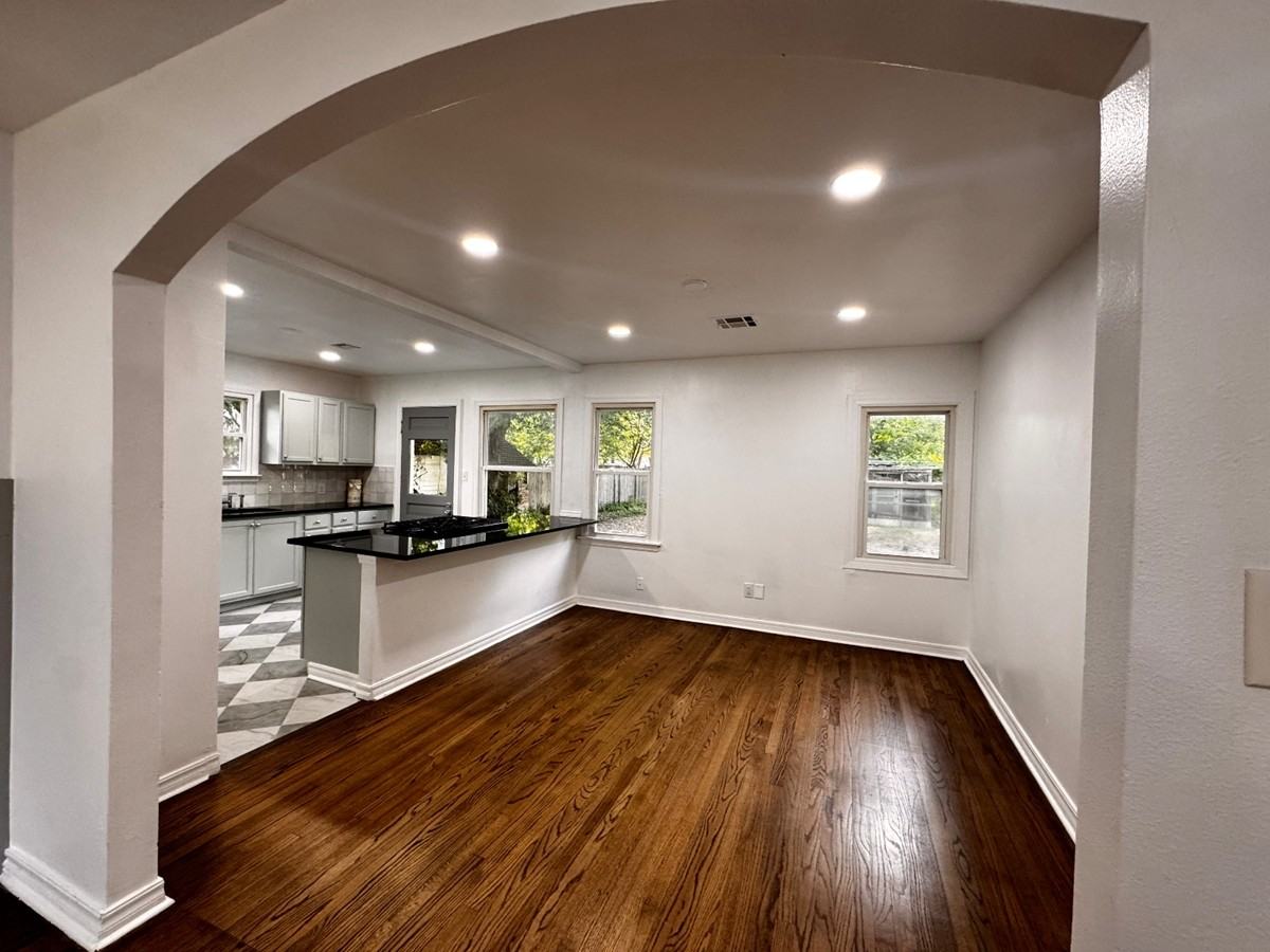 1117 W Symmes St #1 - Photo 4 of 14