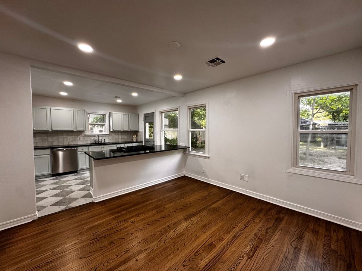 1117 W Symmes St #1 - Photo 5 of 14
