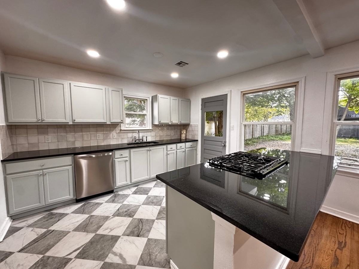 1117 W Symmes St #1 - Photo 6 of 14