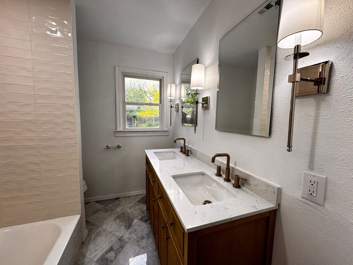 1117 W Symmes St #1 - Photo 7 of 14