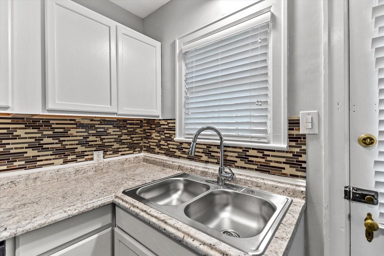 1901 Nicholasville Rd #2 - Photo 4 of 25