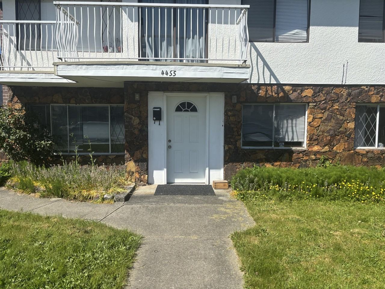 4455 Napier St - Photo 2 of 13