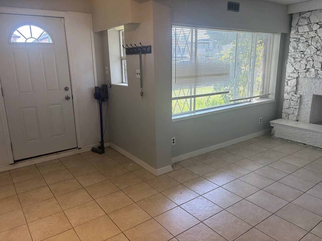 4455 Napier St - Photo 3 of 13