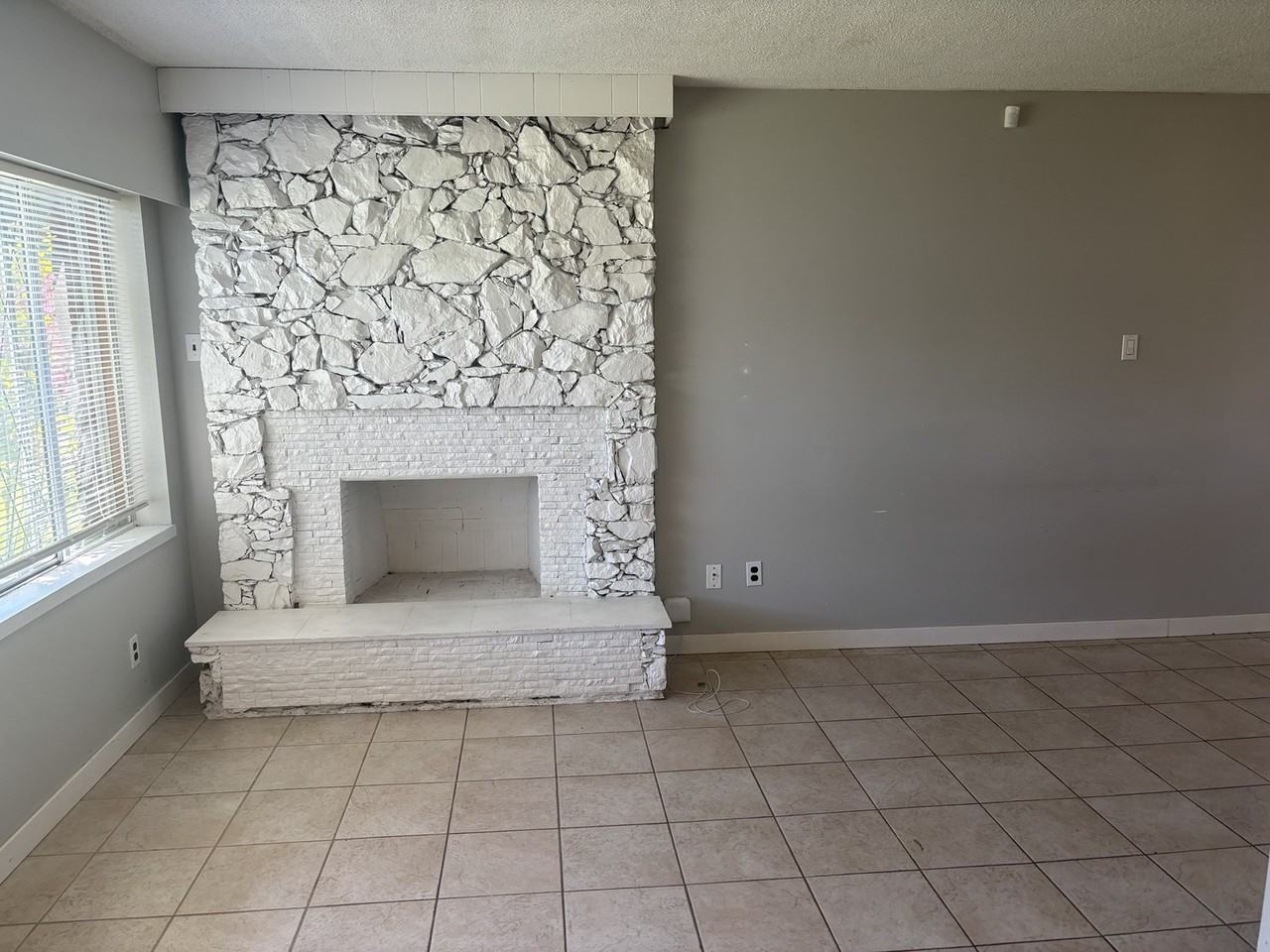 4455 Napier St - Photo 5 of 13