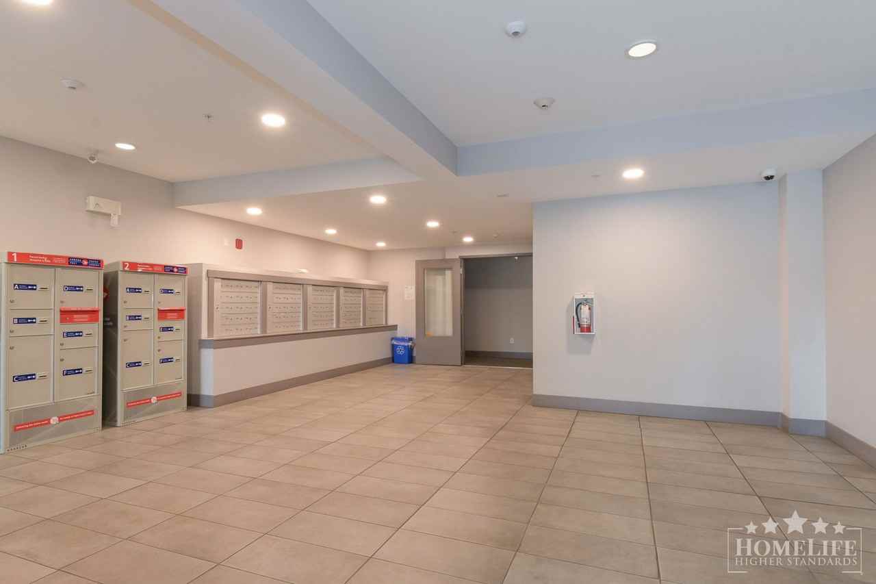 20686 Eastleigh Cres - Photo 3 of 25