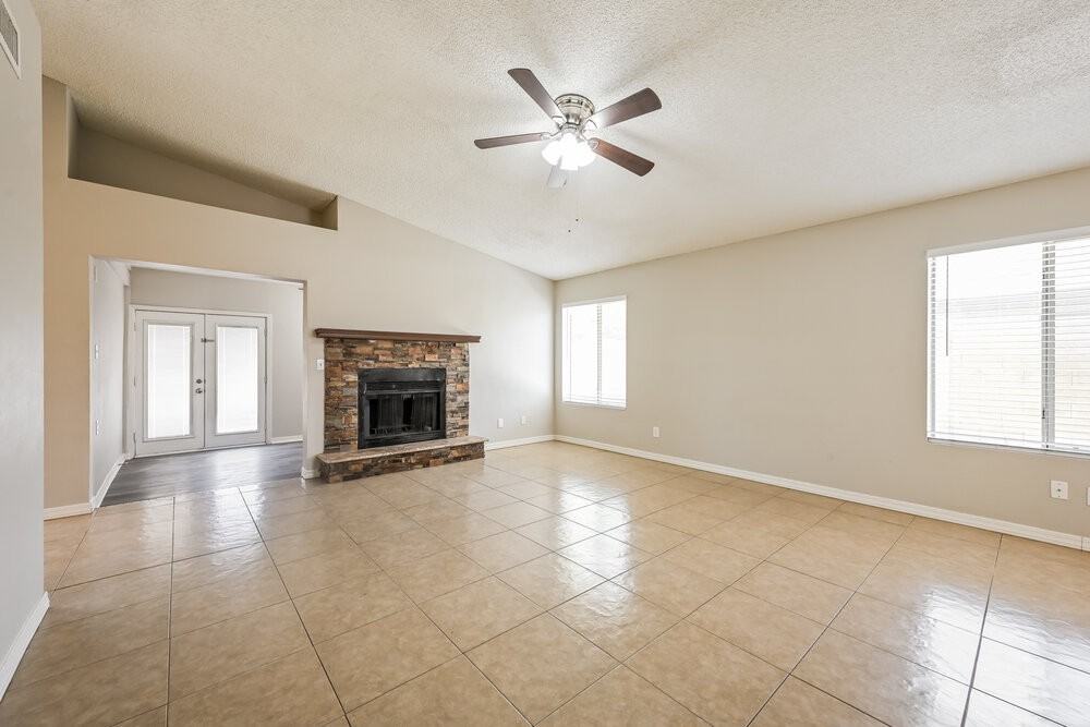 5209 N 78th Dr - Photo 3 of 16