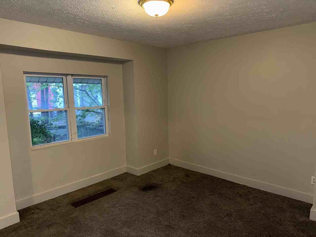 548 Spicer St #1 - Photo 3 of 9