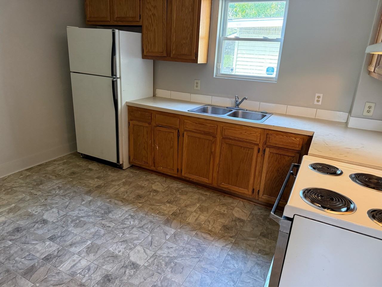 548 Spicer St #1 - Photo 4 of 9