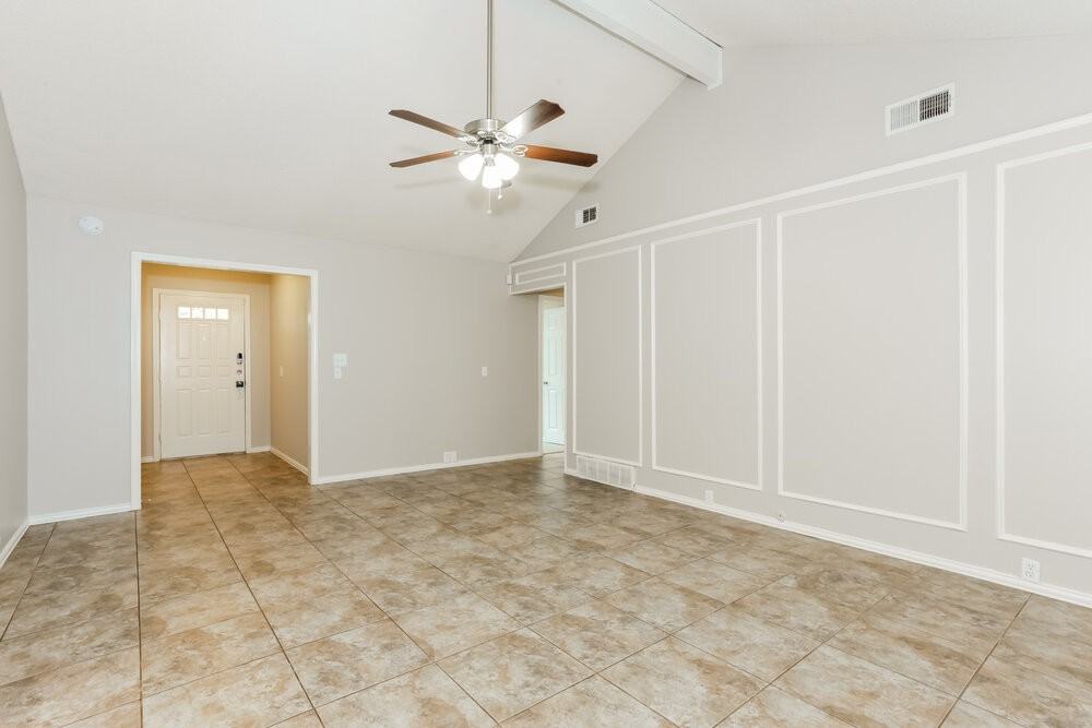 223 N Willow St - Photo 3 of 16