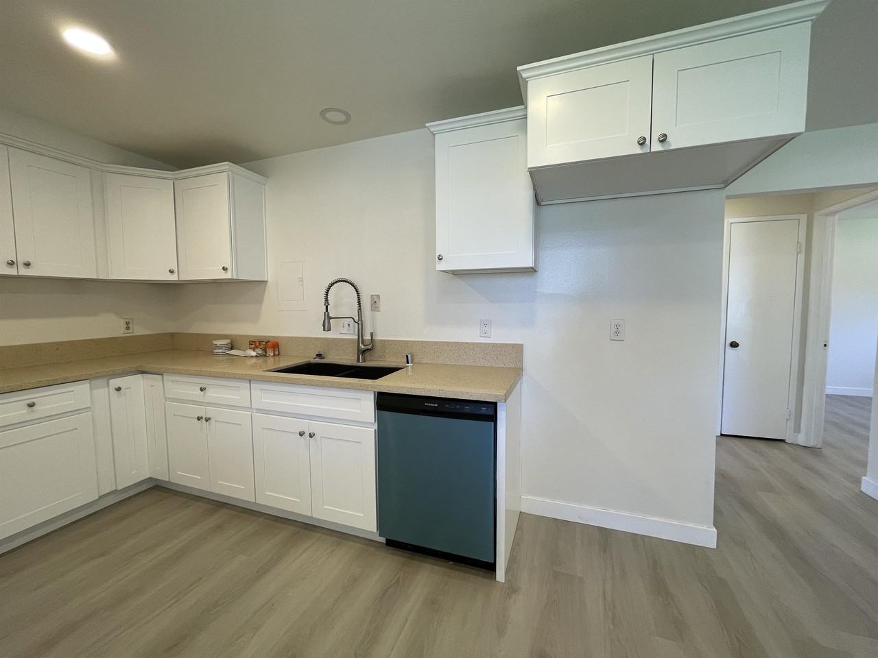 2654 Victoria Ave #1 - Photo 7 of 26