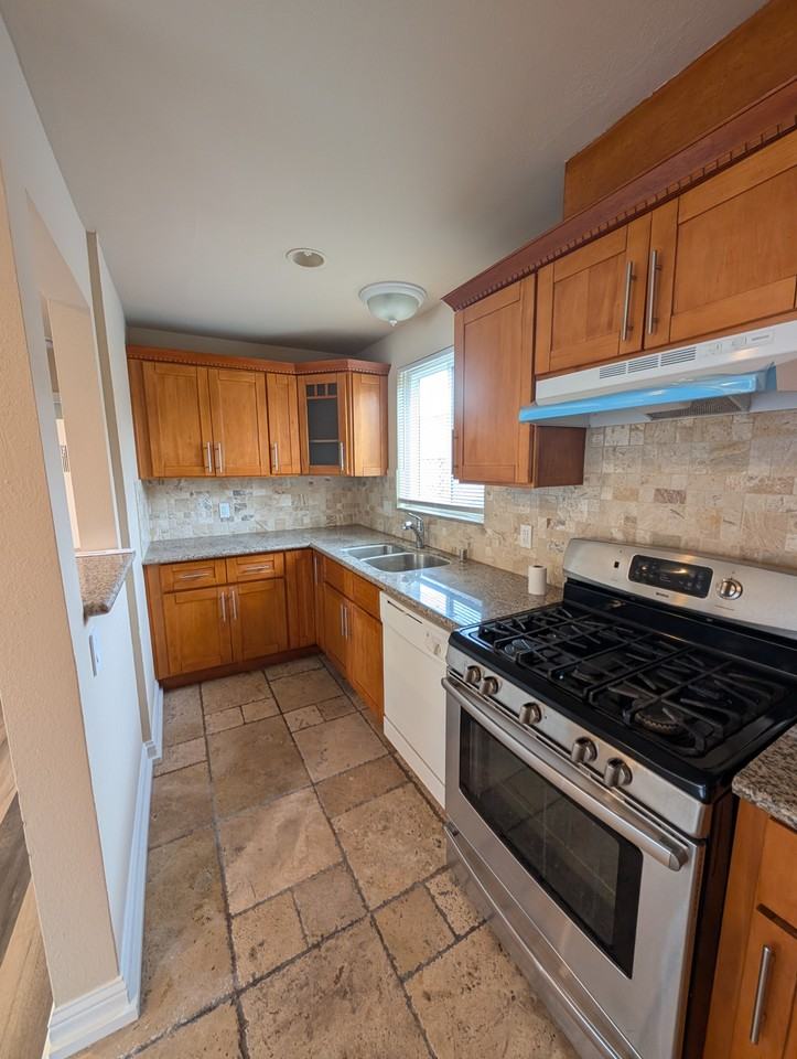 7231 Lockwood St #1 - Photo 3 of 10