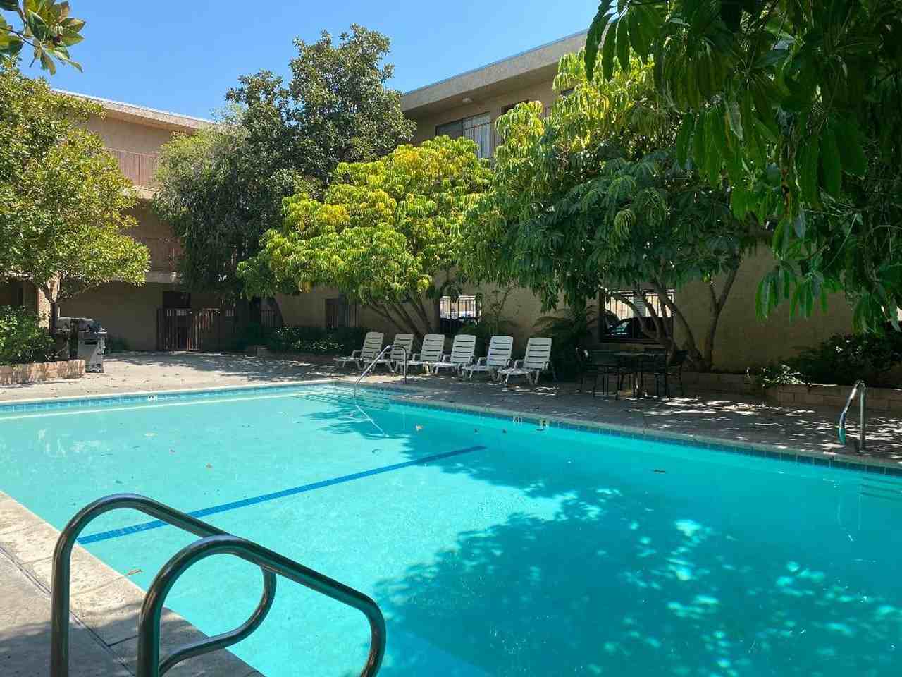 Independence Court Apartments - Photo 7 of 39