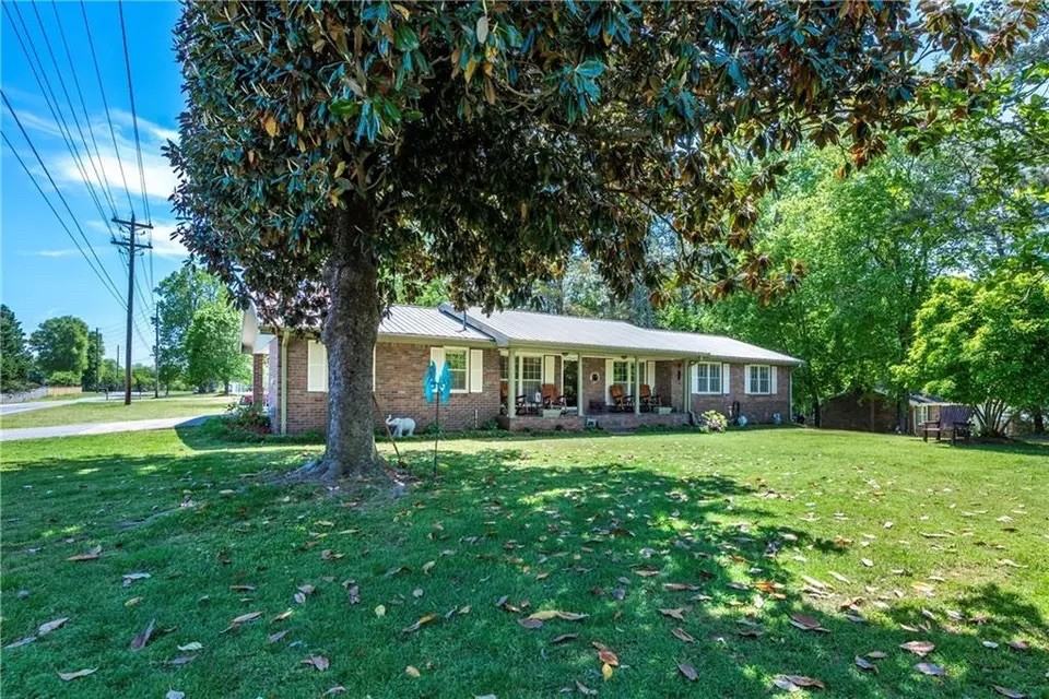 2347 Morgan Rd - Photo 5 of 31