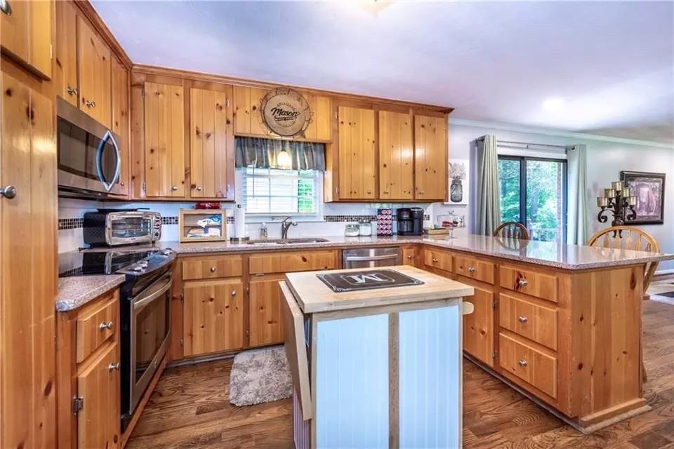 2347 Morgan Rd - Photo 7 of 31