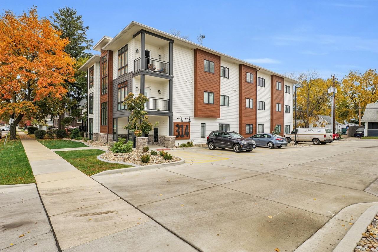 314 S State St - Photo 4 of 50
