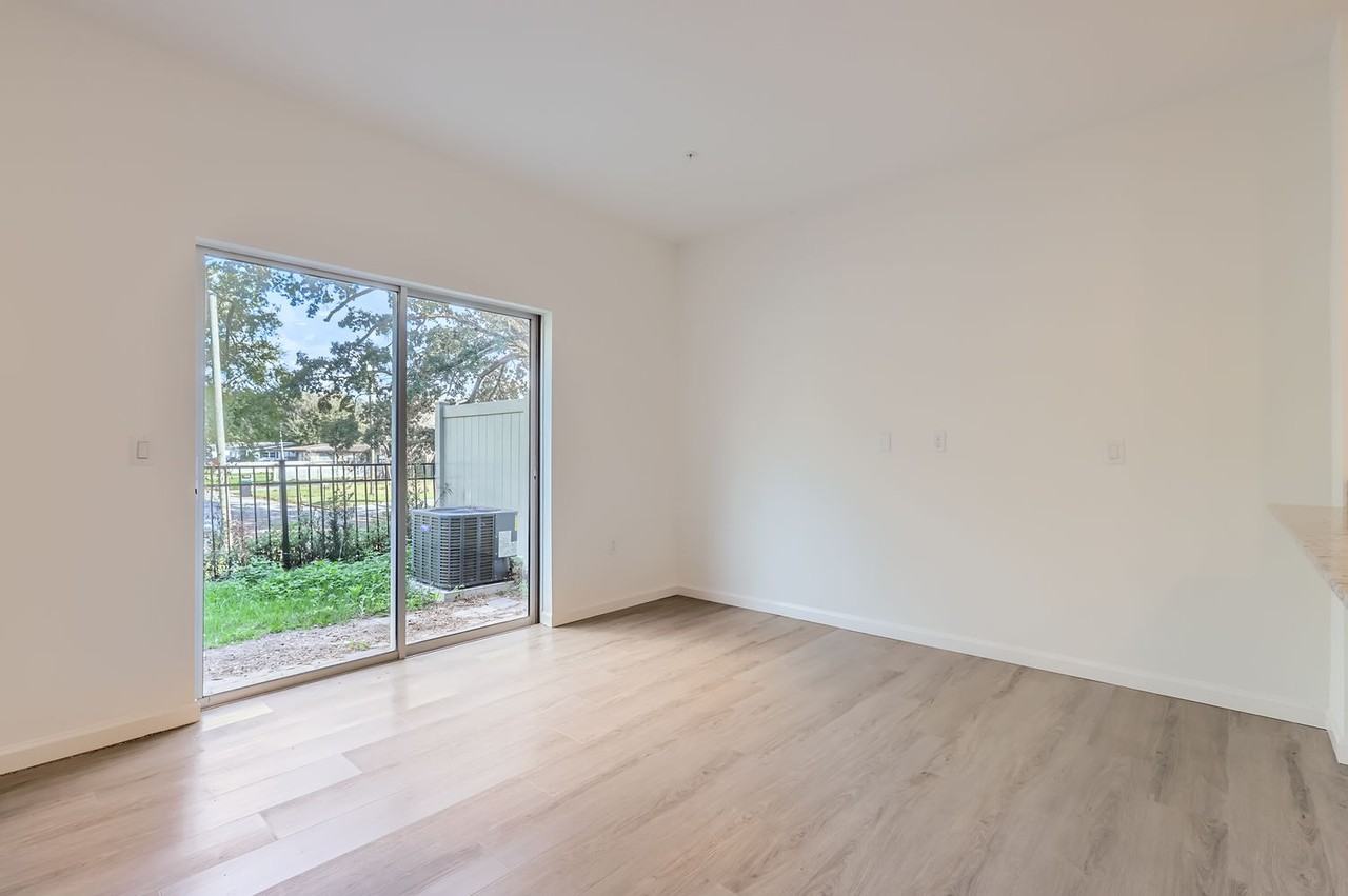 1217 Southstation Pl #502 - Photo 5 of 32
