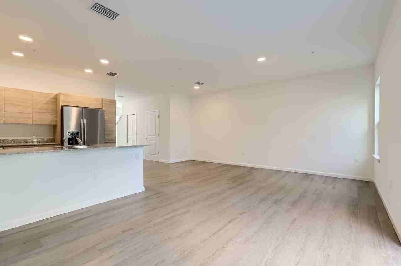 1217 Southstation Pl #502 - Photo 6 of 32