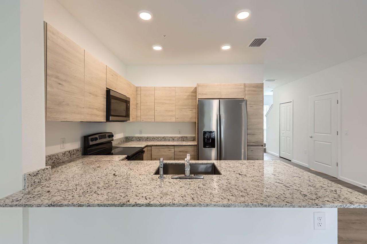 1217 Southstation Pl #502 - Photo 7 of 32