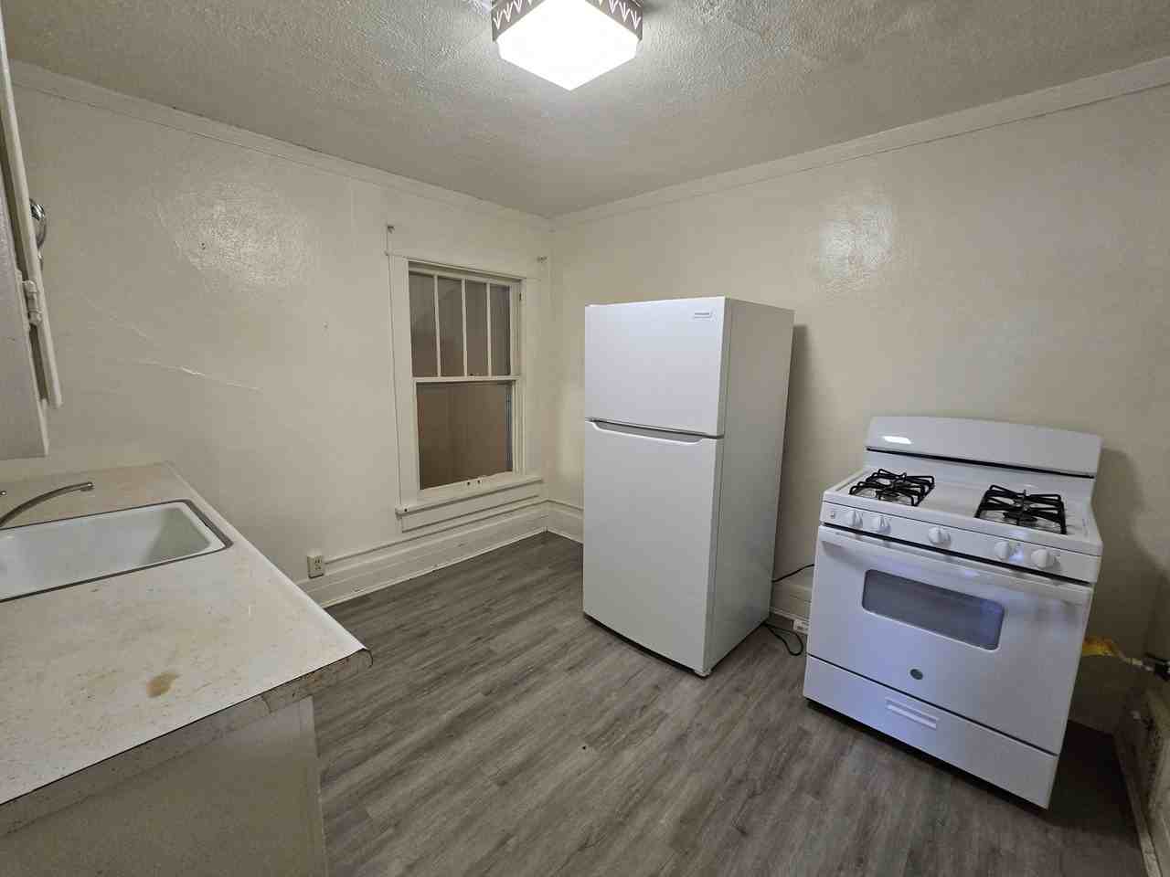 120 1/2 Harrison St #1 - Photo 4 of 24