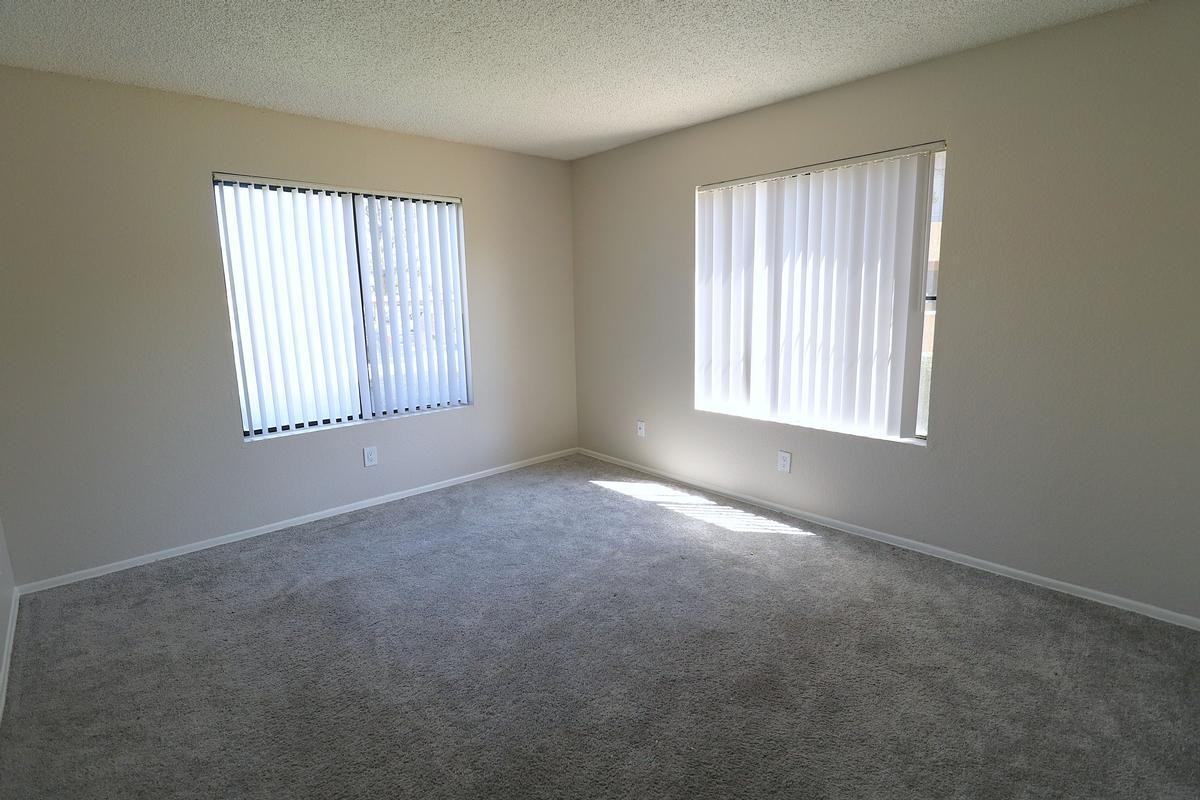 1720 E D St - Photo 2 of 16