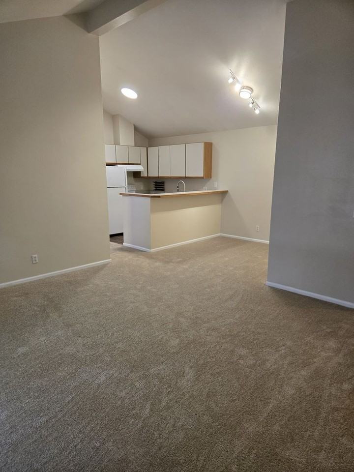 1531 Nw 61st St #303 - Photo 4 of 14