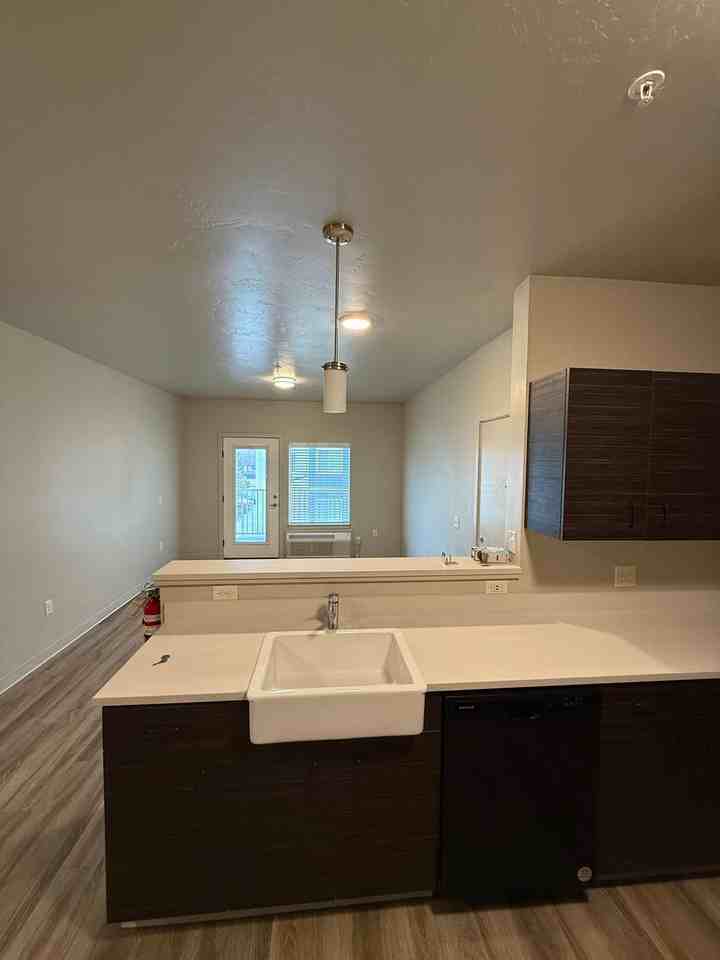 Apartments @ 2 Mile - Photo 3 of 25